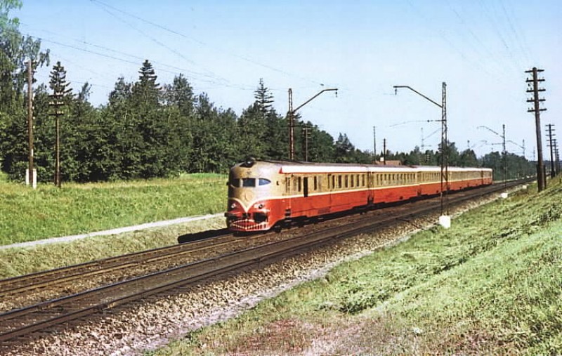 Moscow-St.Peterburg (MOCKBA:)-Leningrad:)). 1957. Photo A.Bernshtein. from http://rt200.narod.ru/dp.html