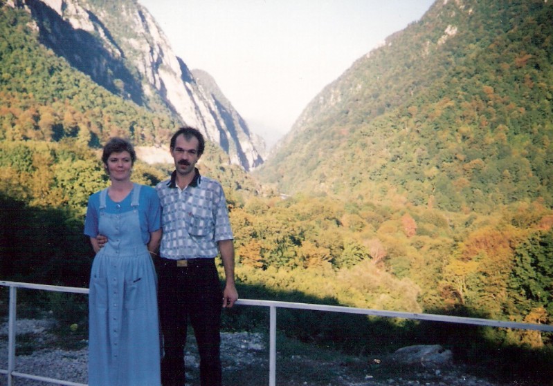 1999 (Natalia Dedyakina, Dmitriy Dedyakin, Sochi, road to Krasnaya Polyana)